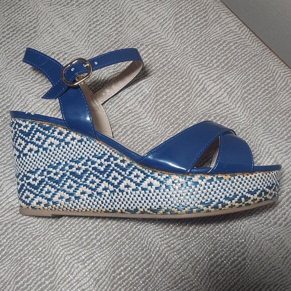 CL by Laundry Patent Leather Blue Wedge Heel with woven design Size 6.5M - Picture 2 of 7